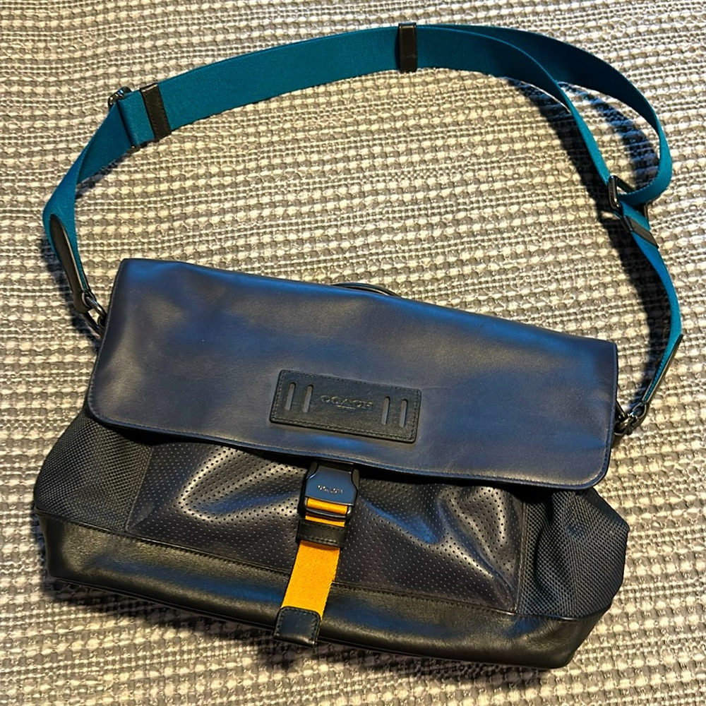Coach shoulder bag/ messenger bag